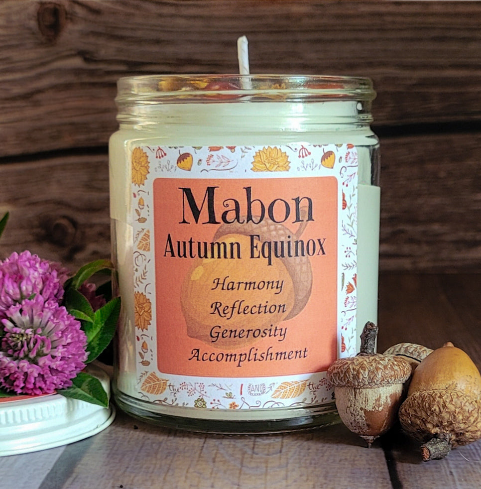 Mabon Ritual Candle – Apple & Oak Soy Candle for Autumn Equinox, Gratitude & Grounding